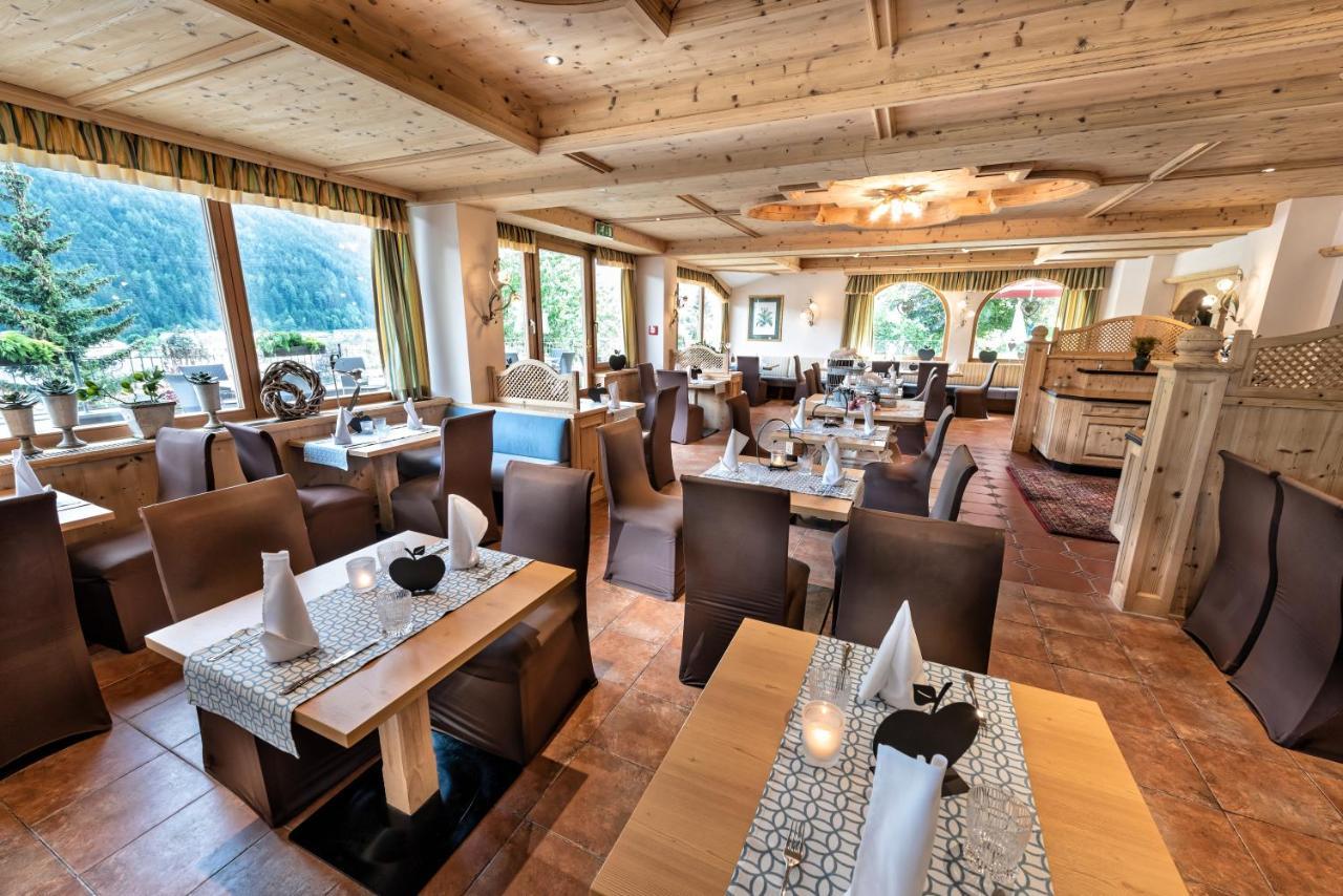 Das Posthaus Stubai&Smart Hotel ฟูลป์เมส ภายนอก รูปภาพ