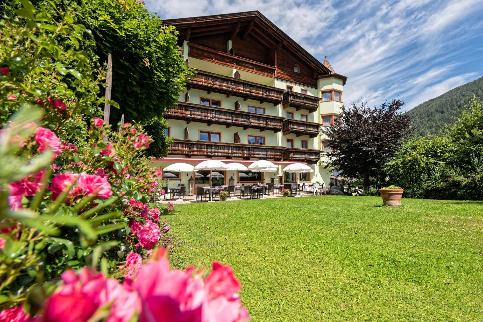 Das Posthaus Stubai&Smart Hotel ฟูลป์เมส ภายนอก รูปภาพ