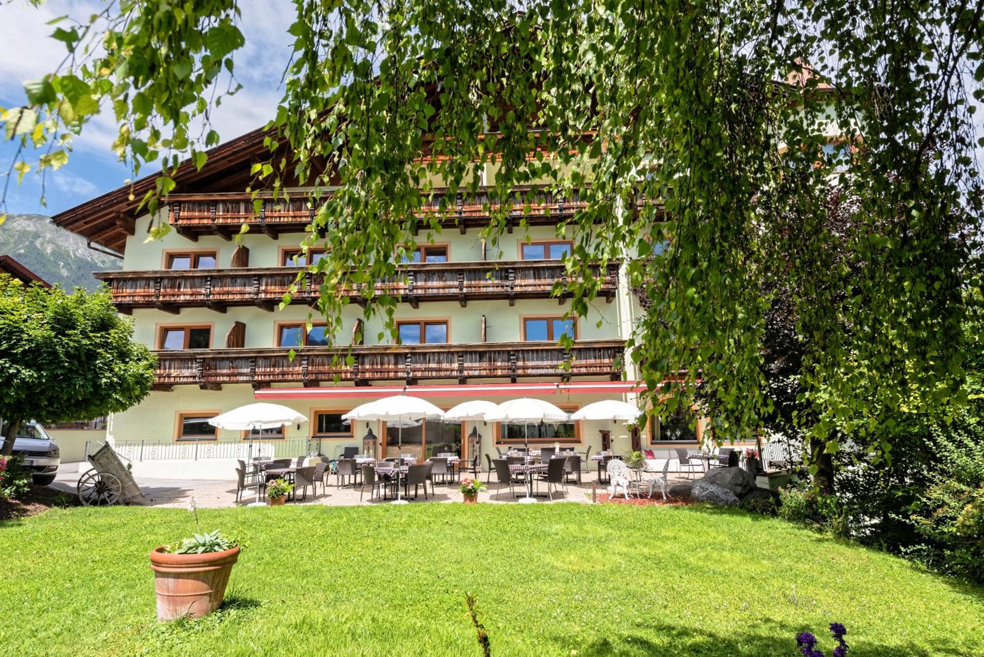 Das Posthaus Stubai&Smart Hotel ฟูลป์เมส ภายนอก รูปภาพ