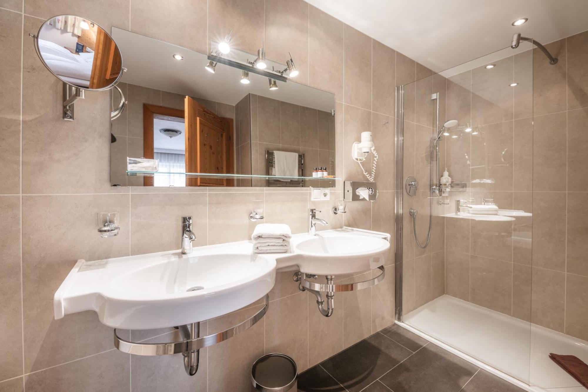 Das Posthaus Stubai&Smart Hotel ฟูลป์เมส ภายนอก รูปภาพ