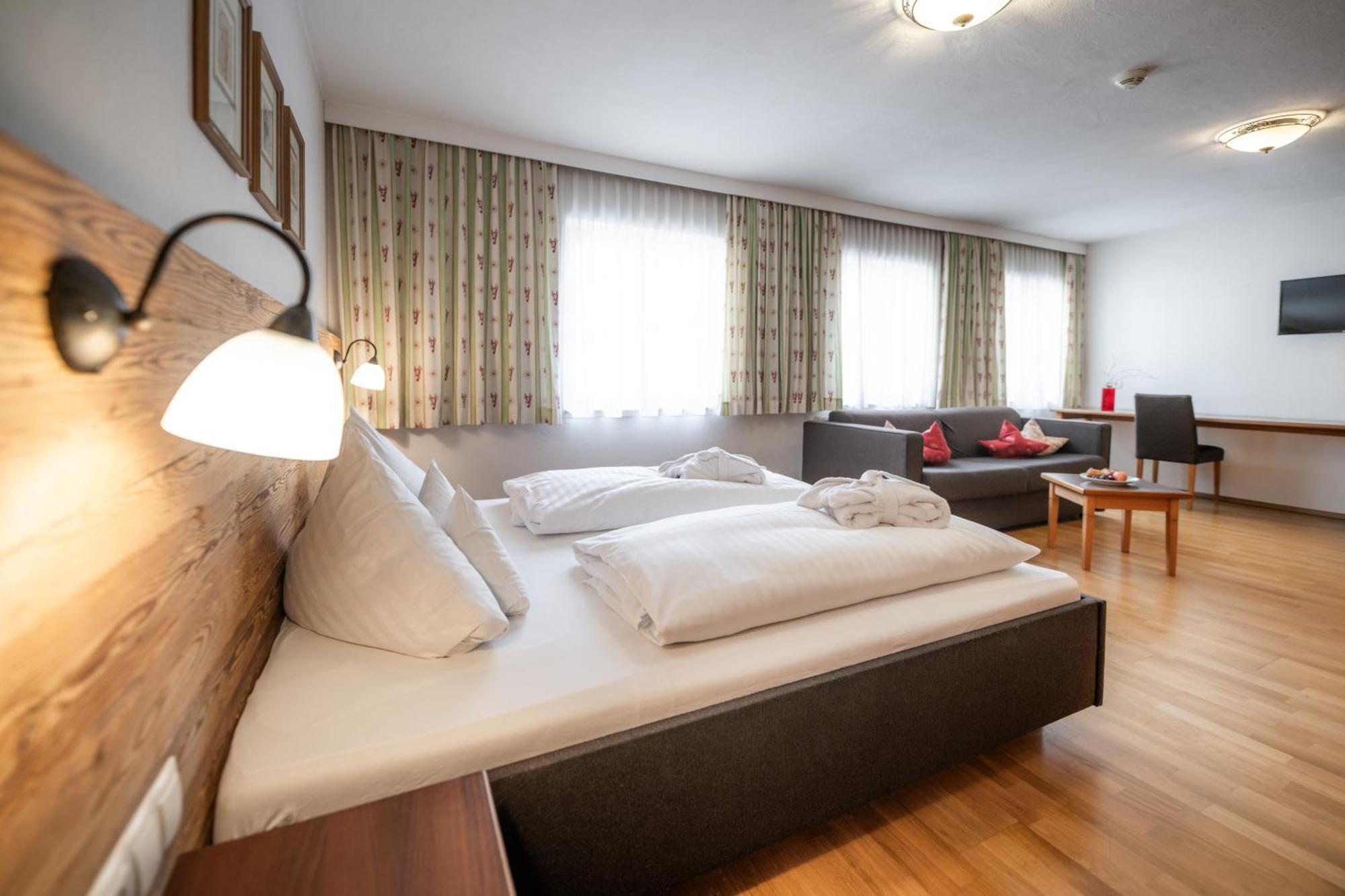 Das Posthaus Stubai&Smart Hotel ฟูลป์เมส ภายนอก รูปภาพ